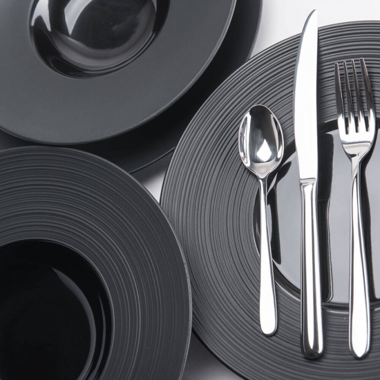 czarne-talerze-czarna-porcelana-czarny-serwis-obiadowy-czarna-zastawa-stolowa-396111-Stalgast